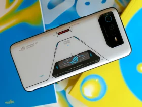 YouTuber JerryRigEverything snaps Asus ROG Phone 6 Pro in half